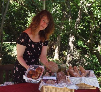 Aroa beim Hofverkauf an der Kolvenburg